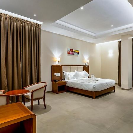 Grand Regal Hotel Chandoli ภายนอก รูปภาพ