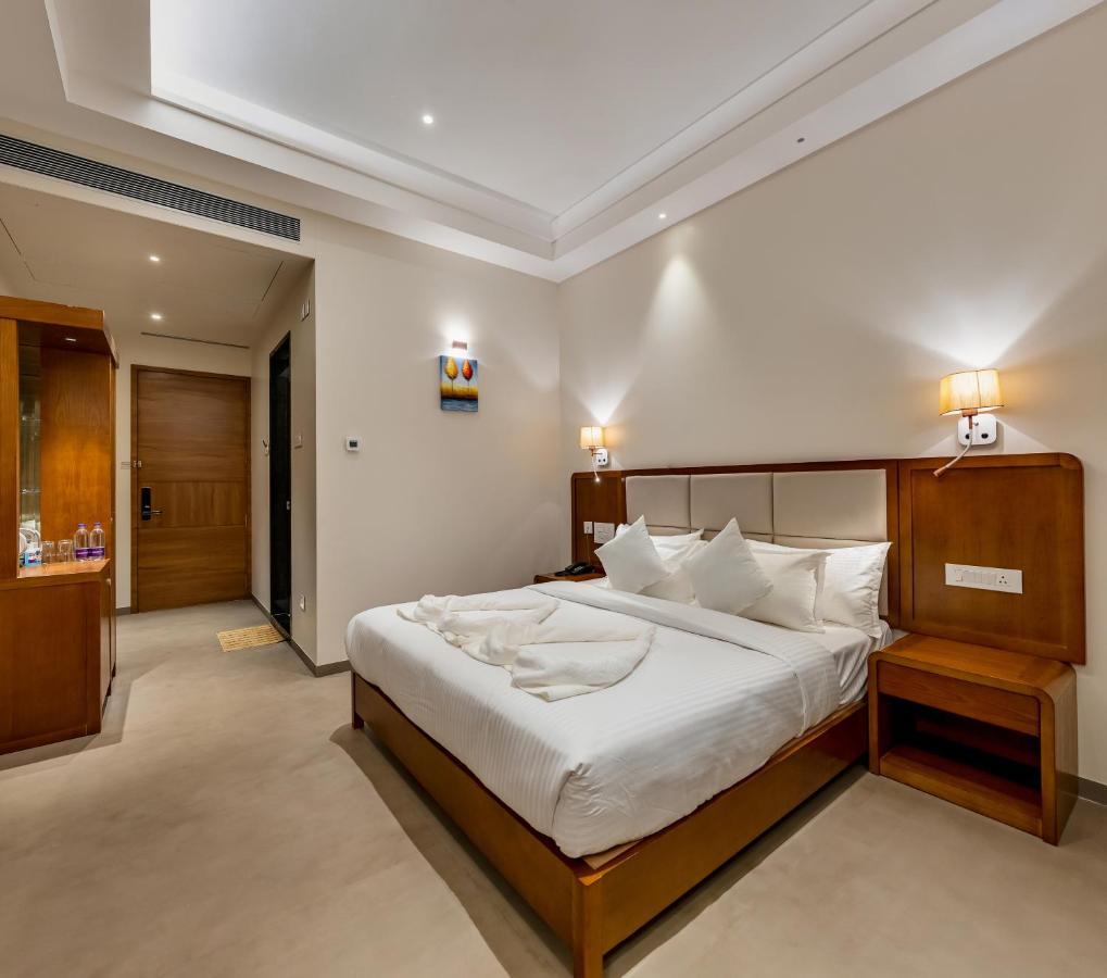 Grand Regal Hotel Chandoli ภายนอก รูปภาพ