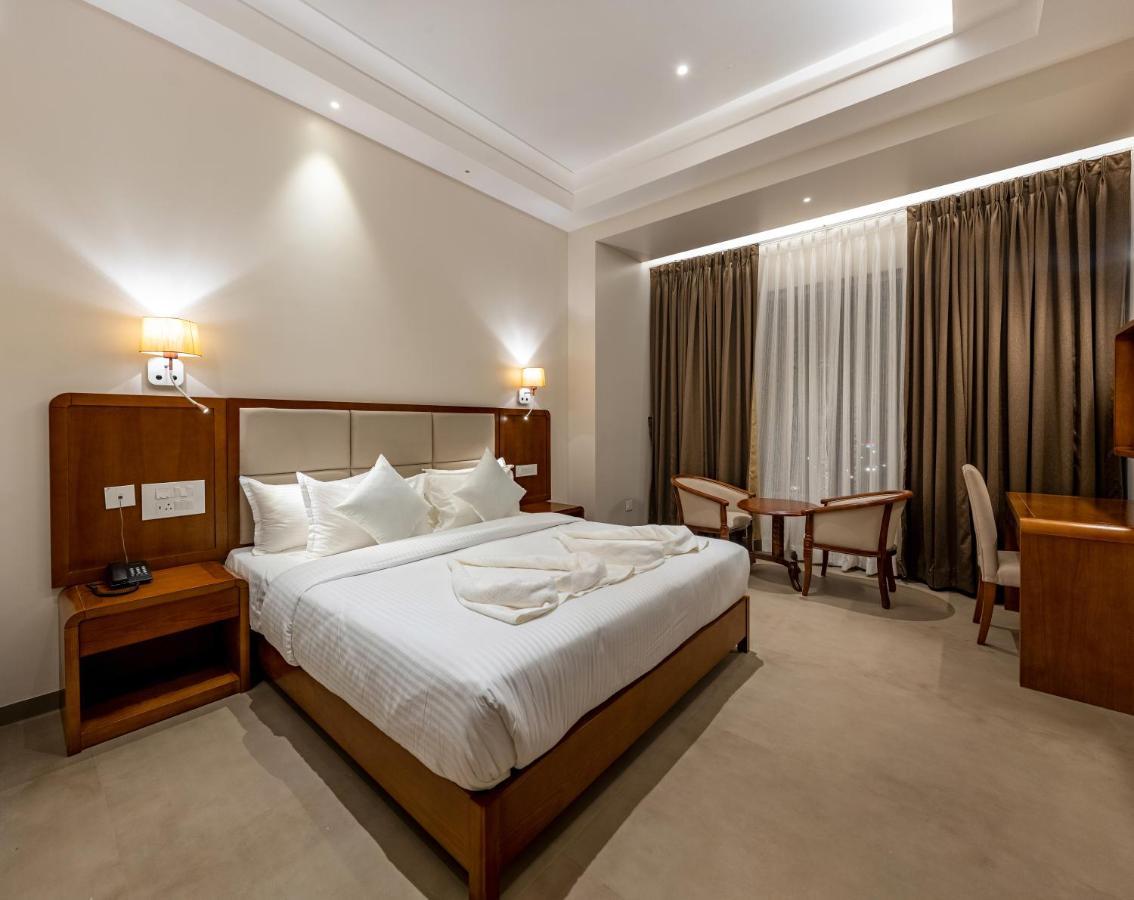 Grand Regal Hotel Chandoli ภายนอก รูปภาพ