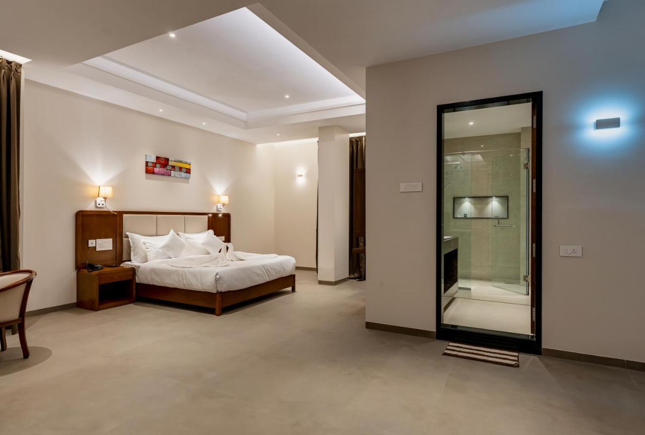 Grand Regal Hotel Chandoli ภายนอก รูปภาพ