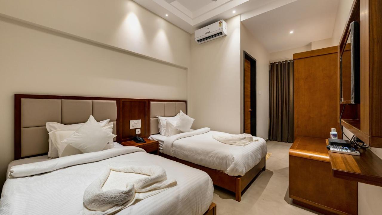 Grand Regal Hotel Chandoli ภายนอก รูปภาพ