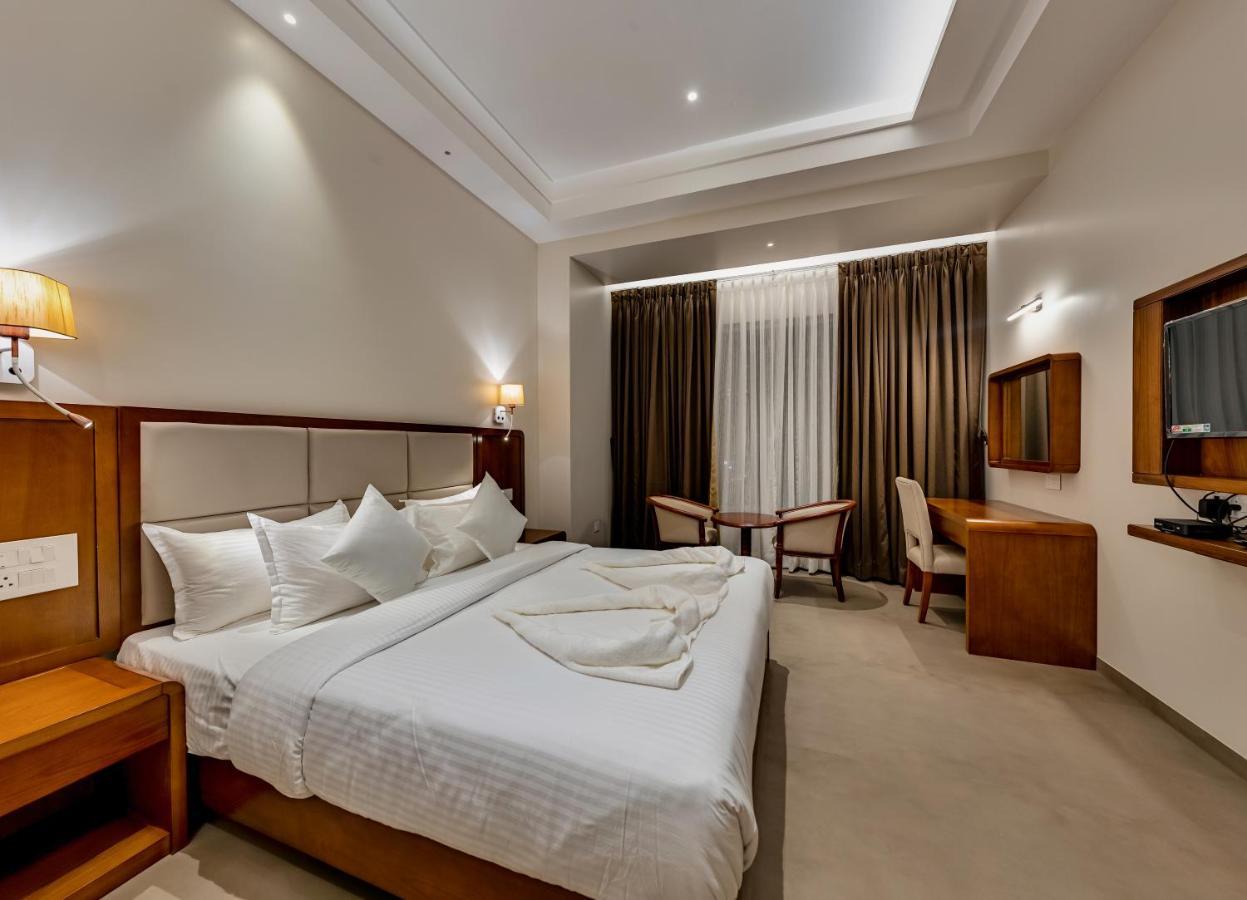 Grand Regal Hotel Chandoli ภายนอก รูปภาพ