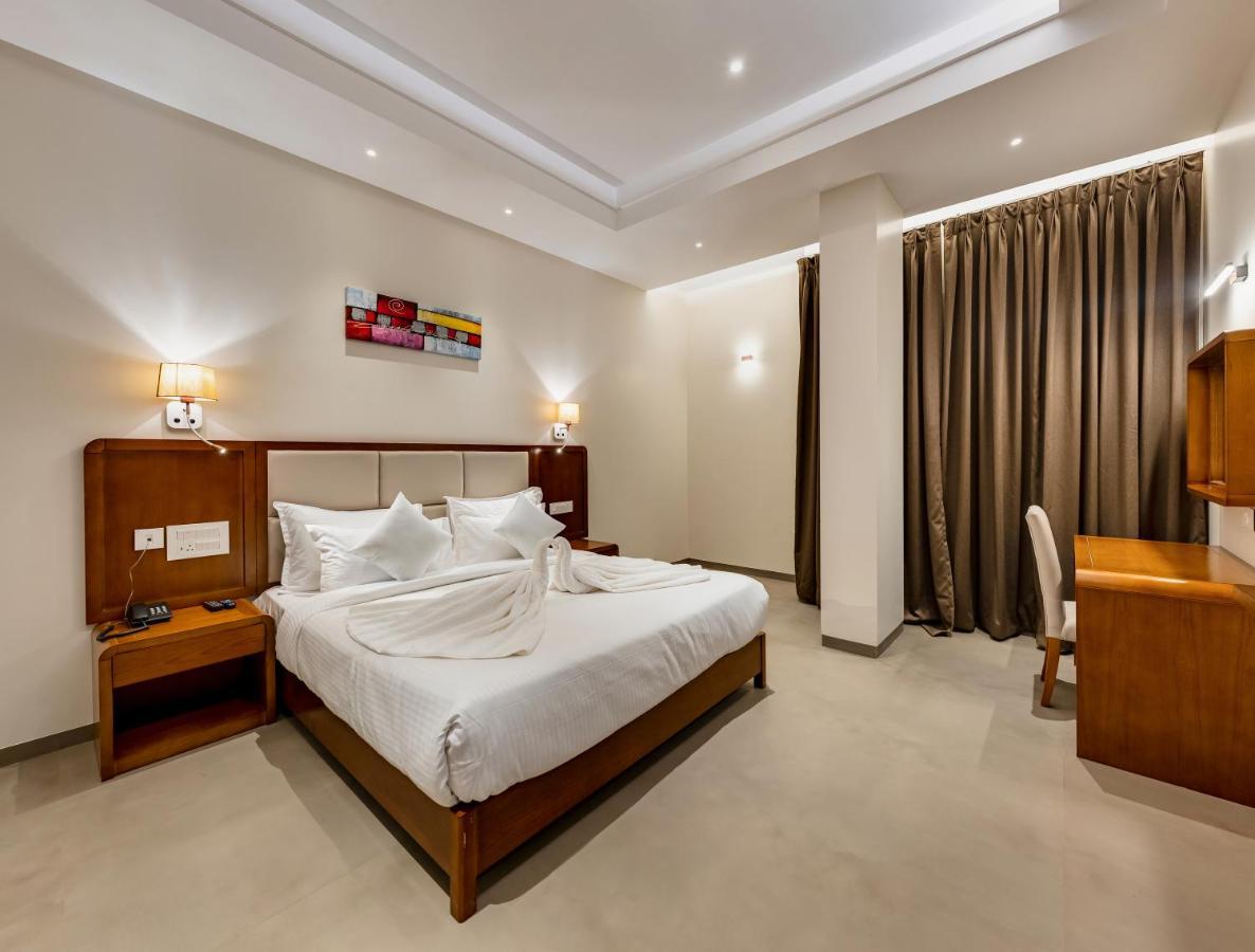 Grand Regal Hotel Chandoli ภายนอก รูปภาพ