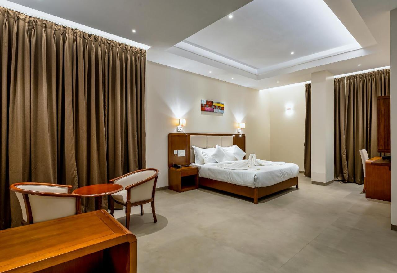 Grand Regal Hotel Chandoli ภายนอก รูปภาพ