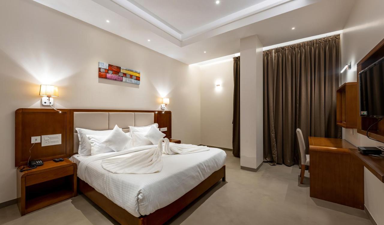 Grand Regal Hotel Chandoli ภายนอก รูปภาพ